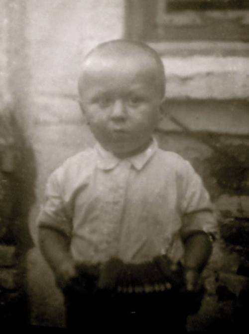 Юрка-гармонист, 1940 год. Фото А. Котенко.